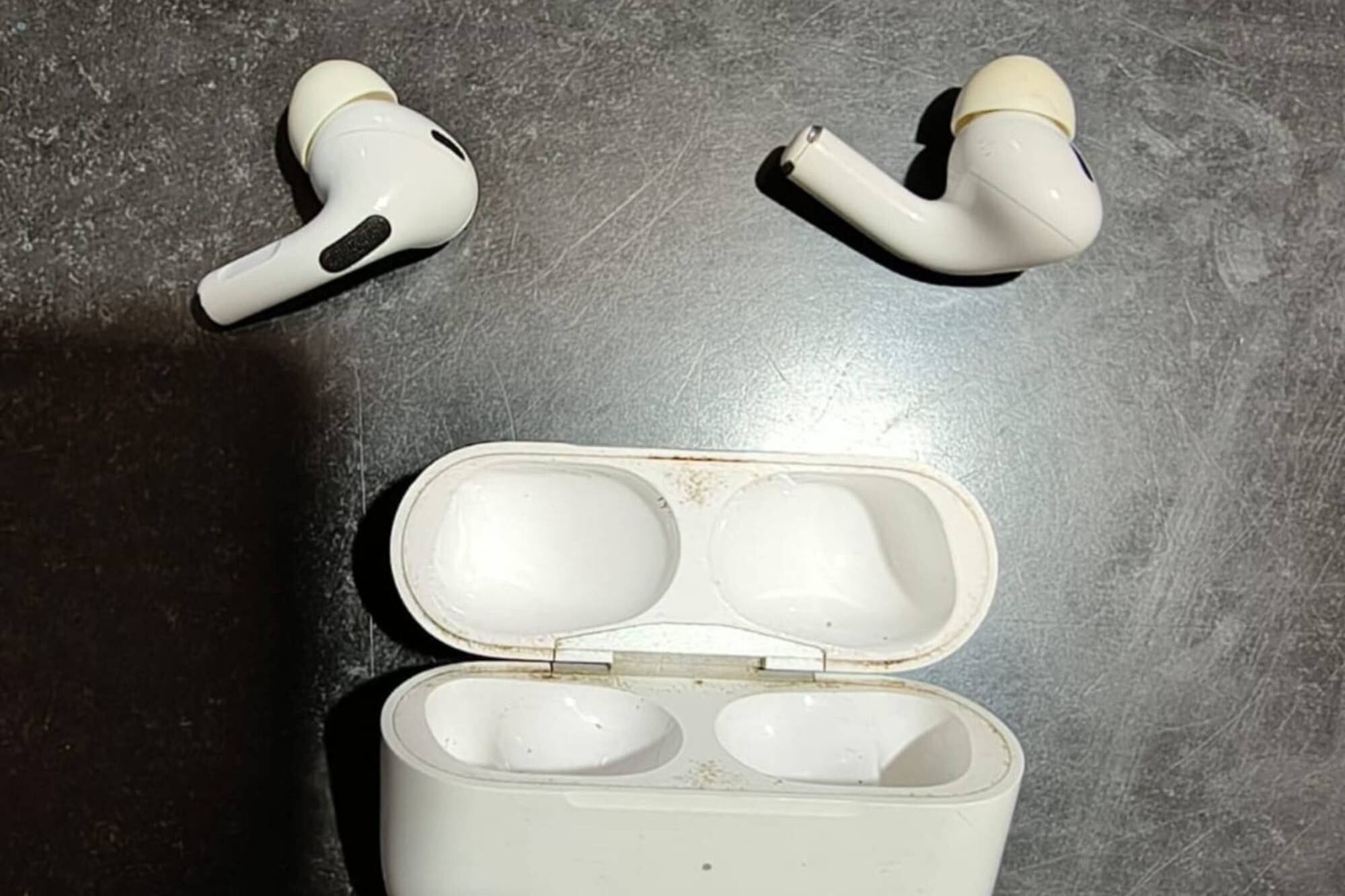 Robó unos auriculares y lo detuvieron porque tenía el rastreador del dispositivo activado