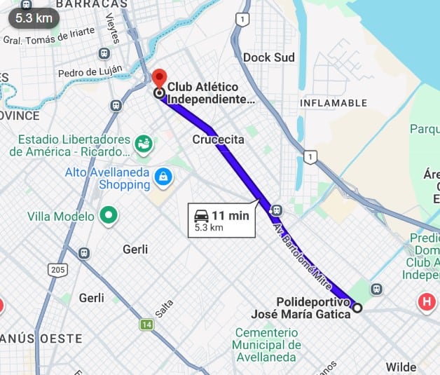 El mapa con la línea azul sobre la avenida Mitre que representa al fila que había hoy, domingo 7 de junio, al mediodía