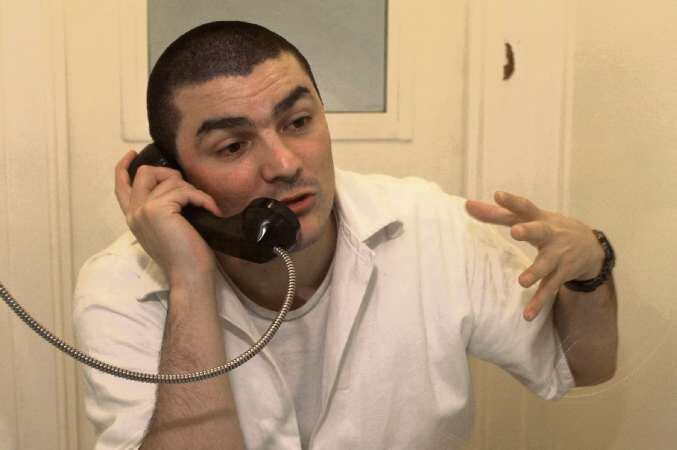 Víctor Saldaño, en una de las visitas que le hizo su madre en la cárcel de Texas