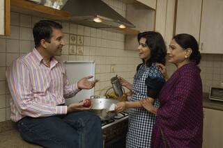 “Llego a casa, mi novia está con mis suegros y ¡no me avisa!”