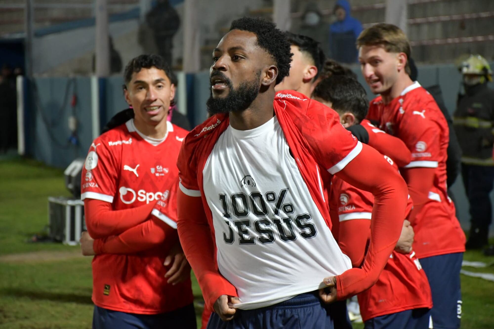 La novela entre Independiente y Angulo no tiene final.