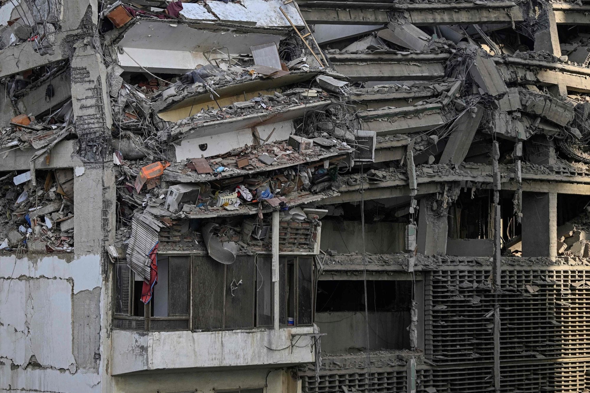 Las estructuras de los edificios colapsaron