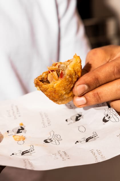 De la alta cocina a tu mesa: los secretos del chef Pedro Bargero para lograr empanadas perfectas de carne, pollo y jamón y queso