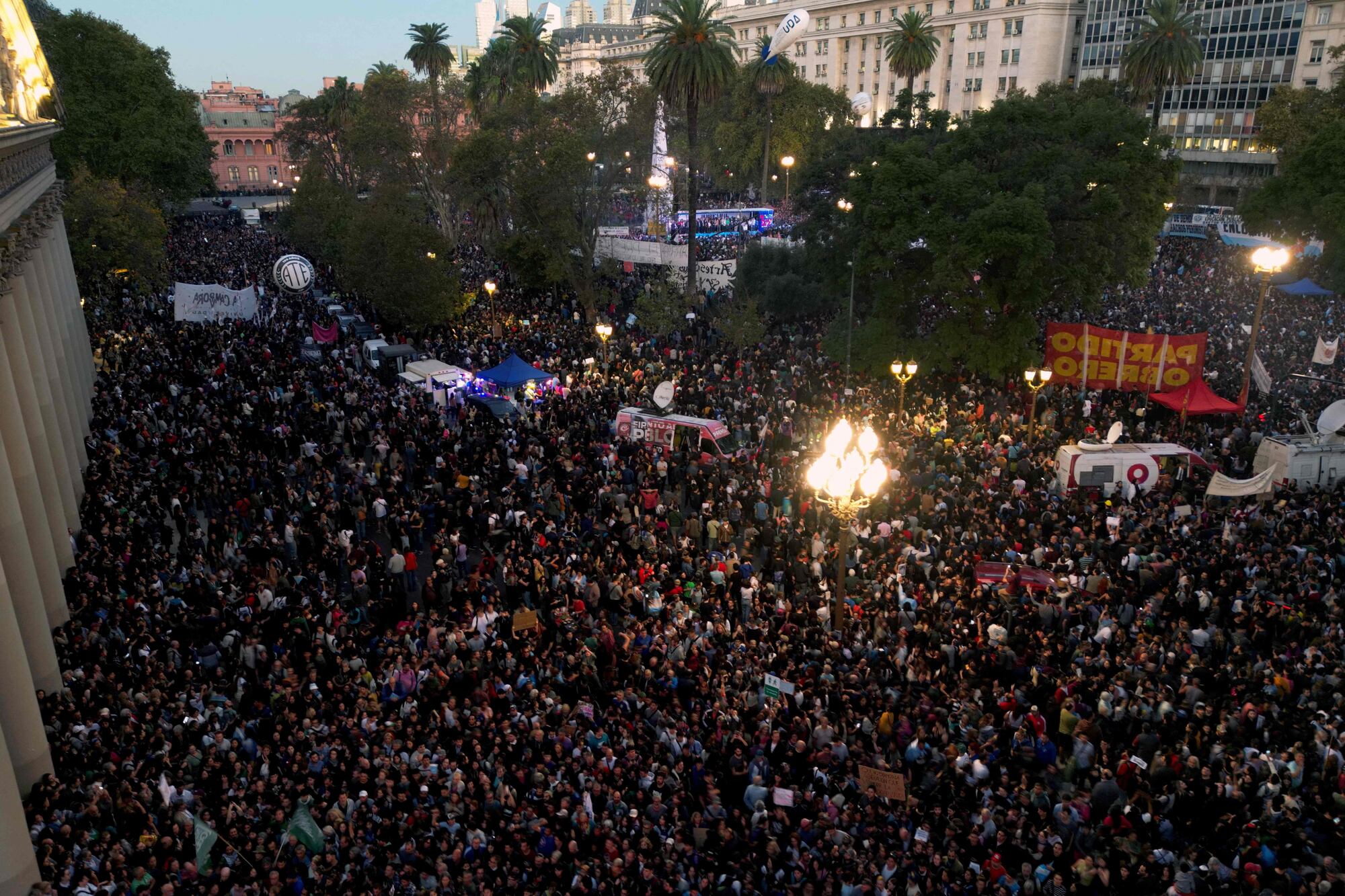 Marcha en protesta por el ajuste presupuestario a las universidades públicas en Buenos Aires, el 23 de abril de 2024