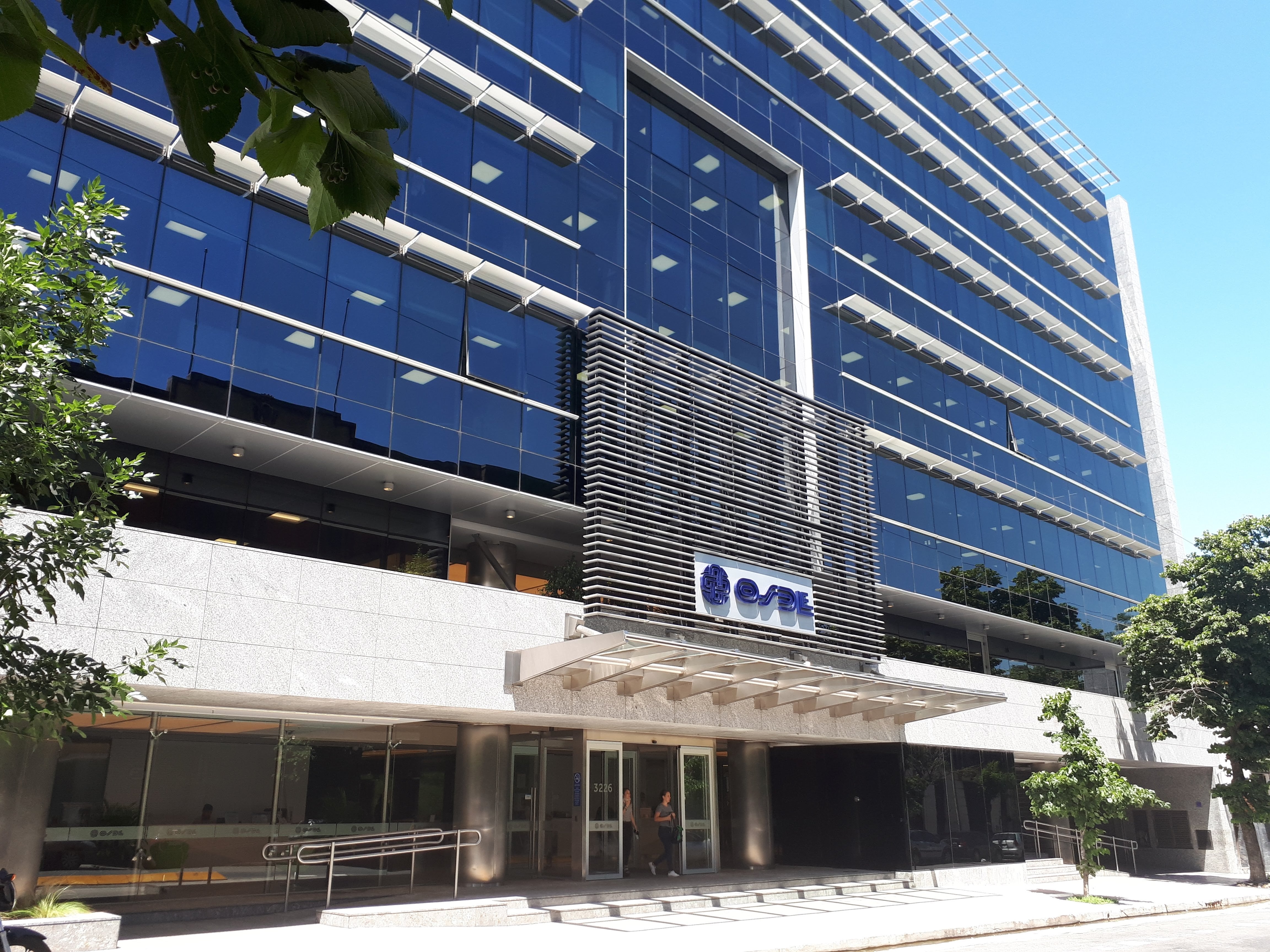 Venden un terreno de casi una manzana en un barrio histórico de la ciudad 12 Parque Patricios alberga empresas como OSDE, Accenture, Prisma, Banco Provincia, además de la sede del Gobierno de la Ciudad