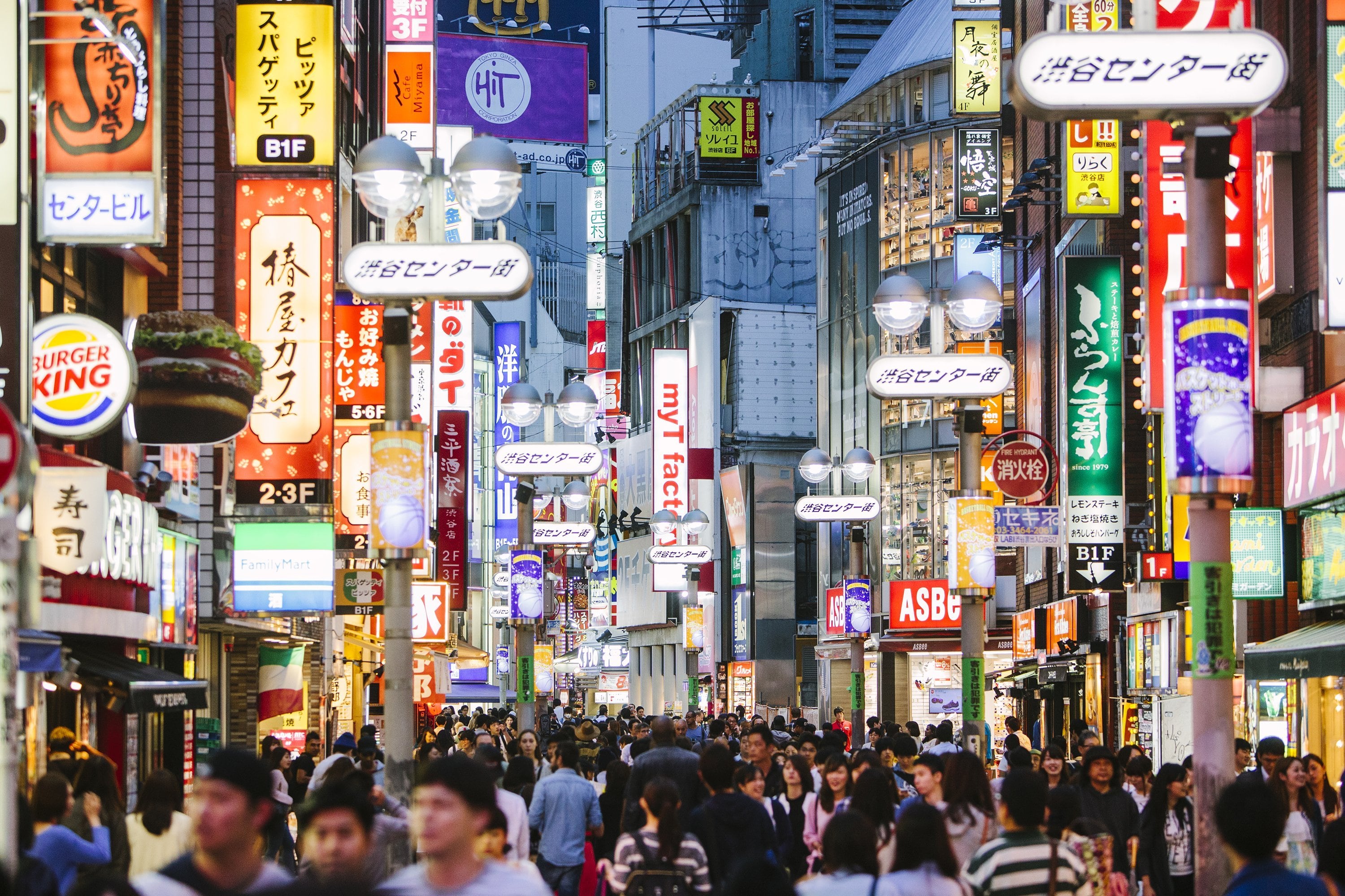 El distrito comercial de Shibuya y su impactante colorido