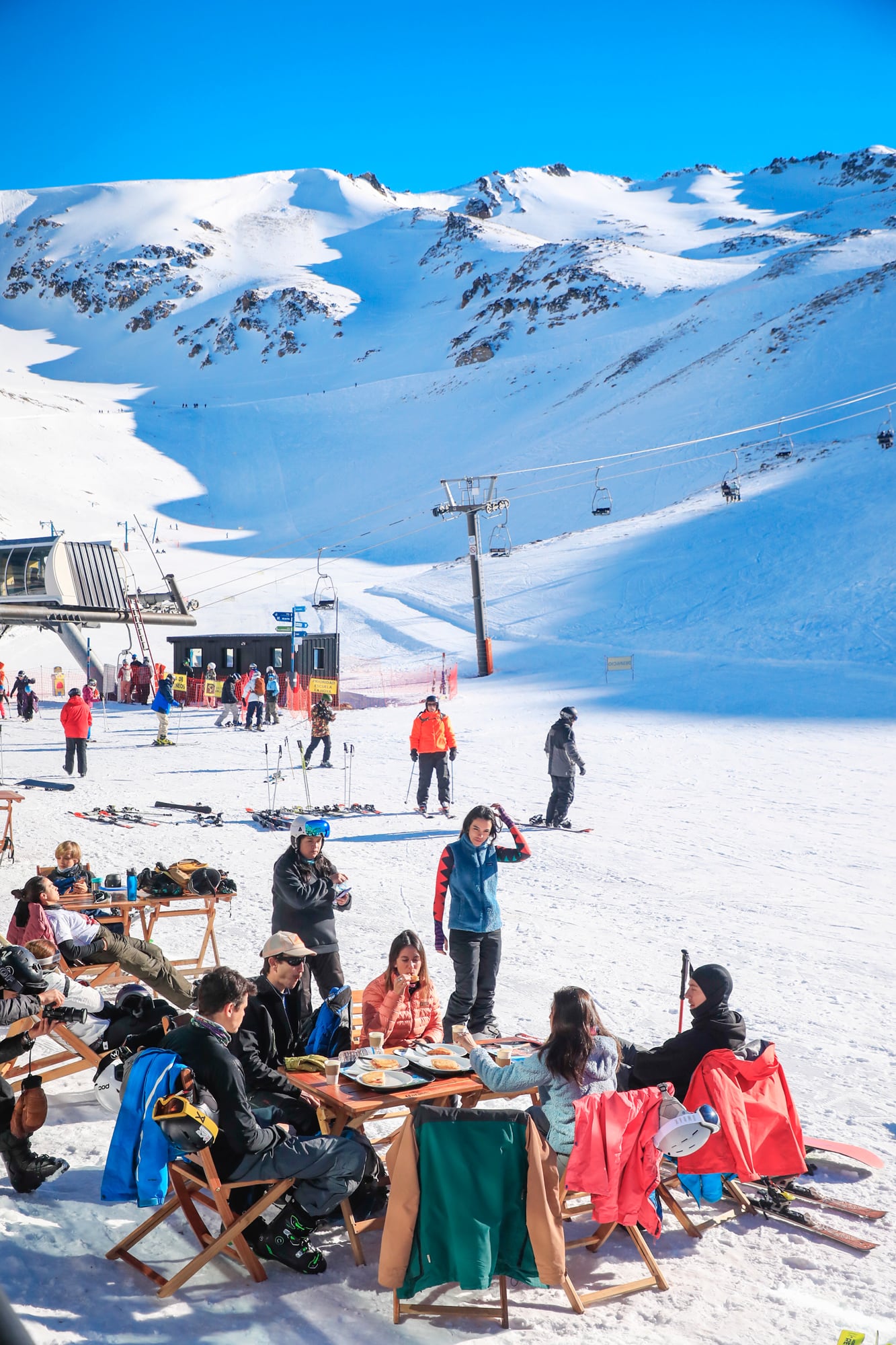 Esquí 2026: centro por centro, las novedades de una temporada que apuesta por la nieve artificial 11 La Hoya cobra 100.000 los pases para adultos