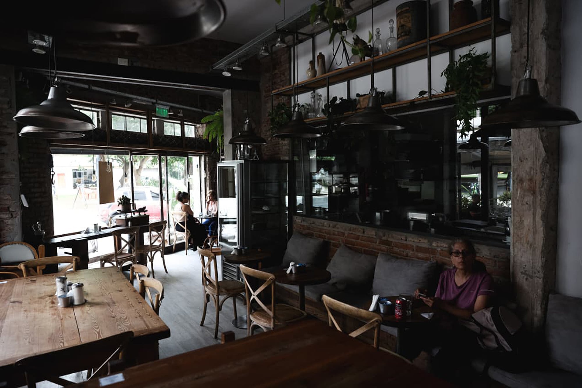 Locales sin luz por el corte masivo en el barrio de Saavedra