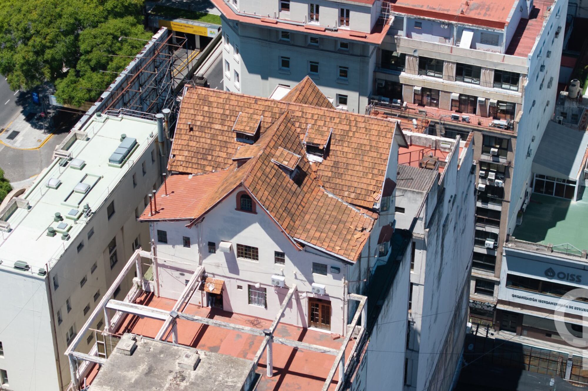 Arriba de los nueve pisos del edificio, se encuentra el chalet