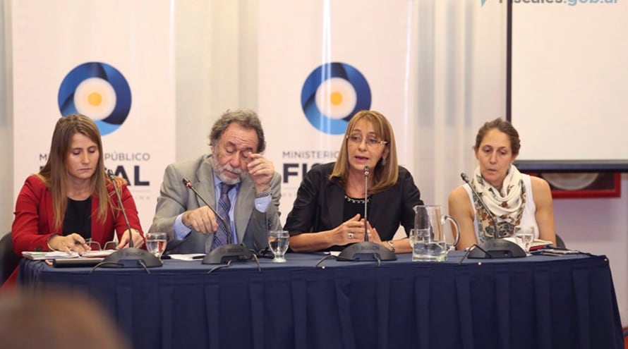 Ángeles Ramos, a la izquierda, junto a Gils Carbo, en un encuentro del Ministerio Público Fiscal
