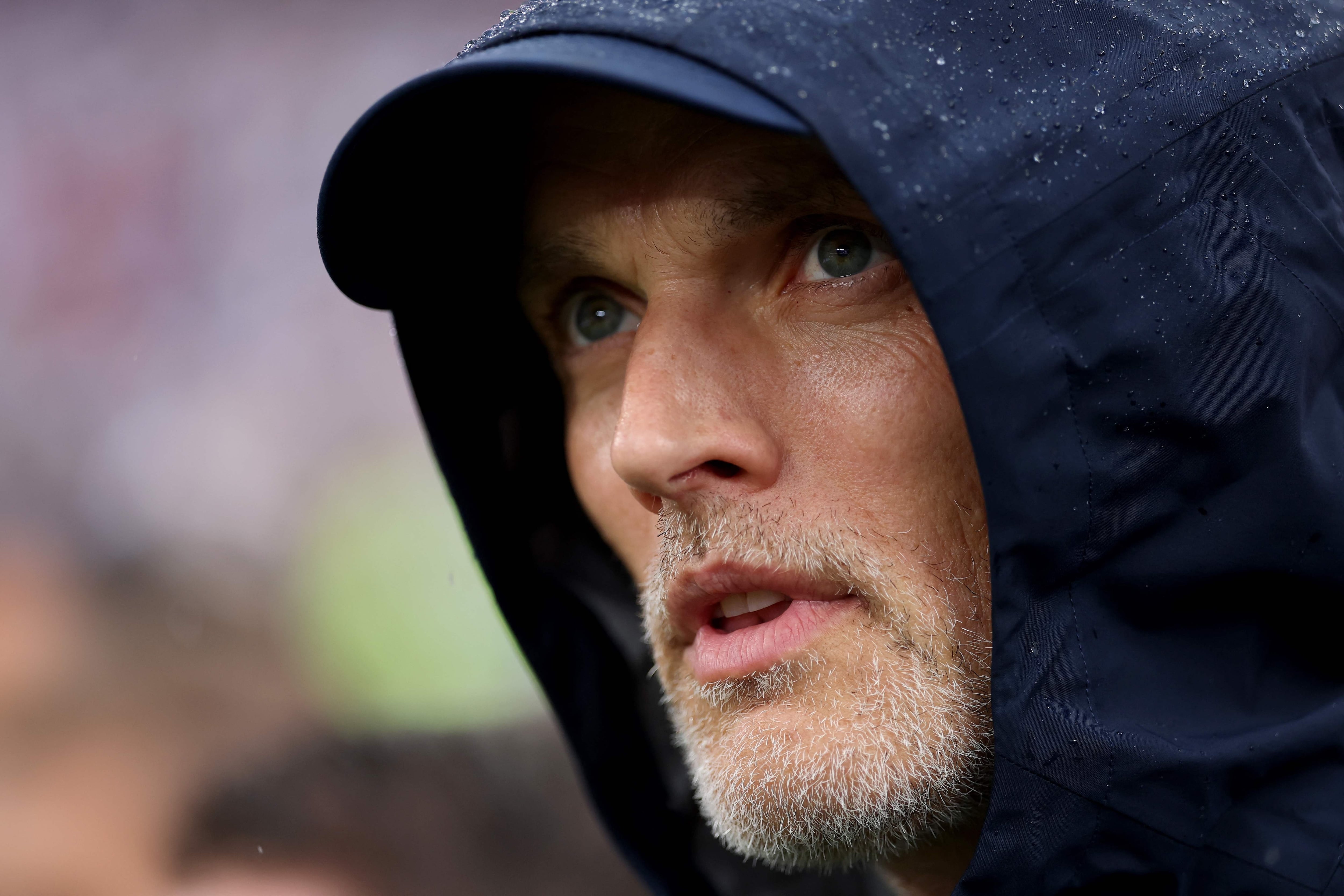 Inglaterra le ganó 2-0 a Panamá, se clasificó primero en su grupo y espera rival 10 EAST RUTHERFORD, NEW JERSEY - JUNE 27: Thomas Tuchel, Manager of England, looks on before the FIFA World Cup 2026 Group L match between Panama and England at New York New Jersey Stadium on June 27, 2026 in East Rutherford, New Jersey. Justin Setterfield/Getty Images/AFP (Photo by Justin Setterfield / GETTY IMAGES NORTH AMERICA / Getty Images via AFP)