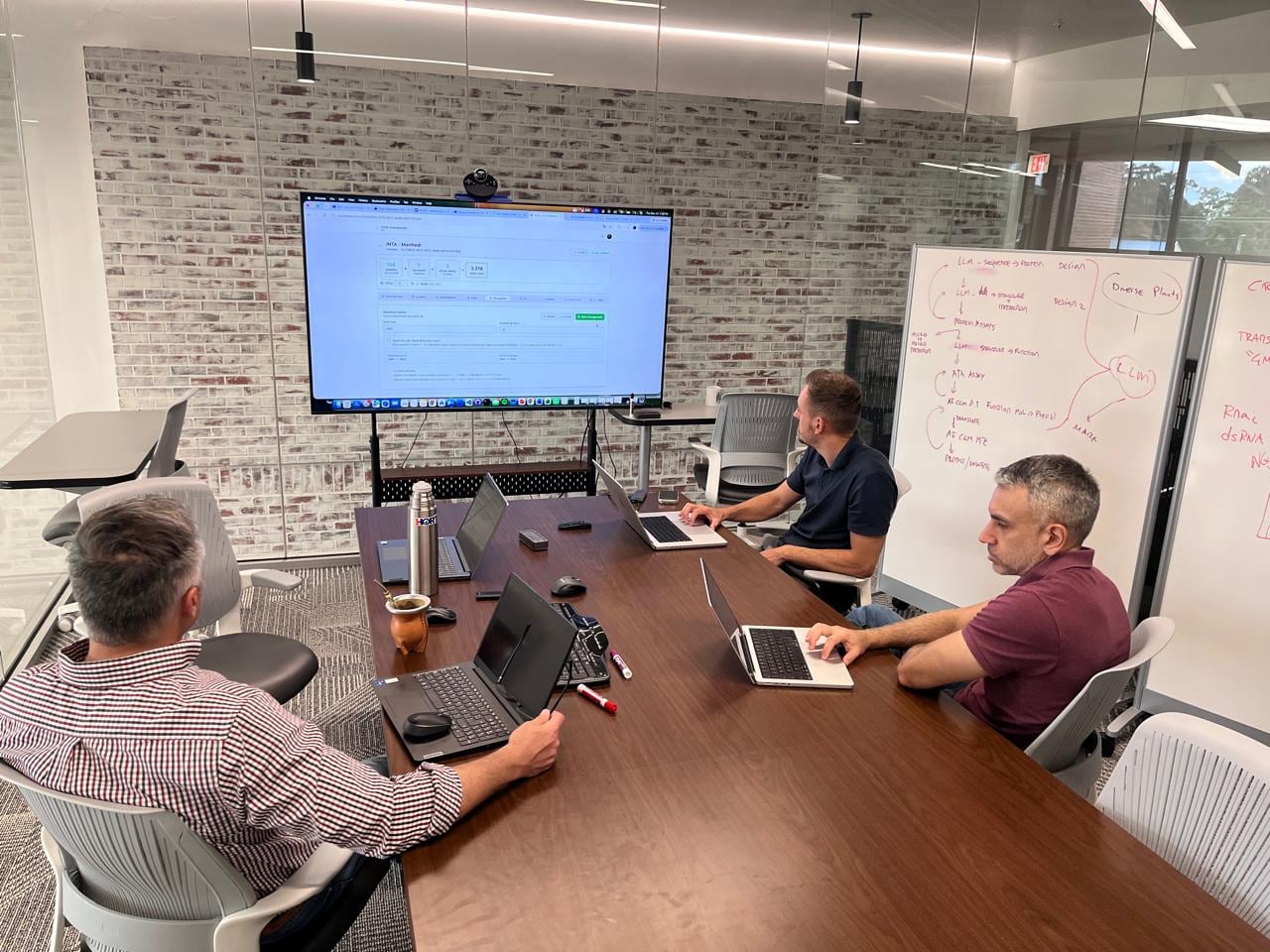 Durante la visita los investigadores avanzaron en la calibración y validación de modelos de simulación con datos históricos de los ensayos de la Recso, utilizando la interfaz GEM, desarrollada por la Universidad de Florida, explicaron