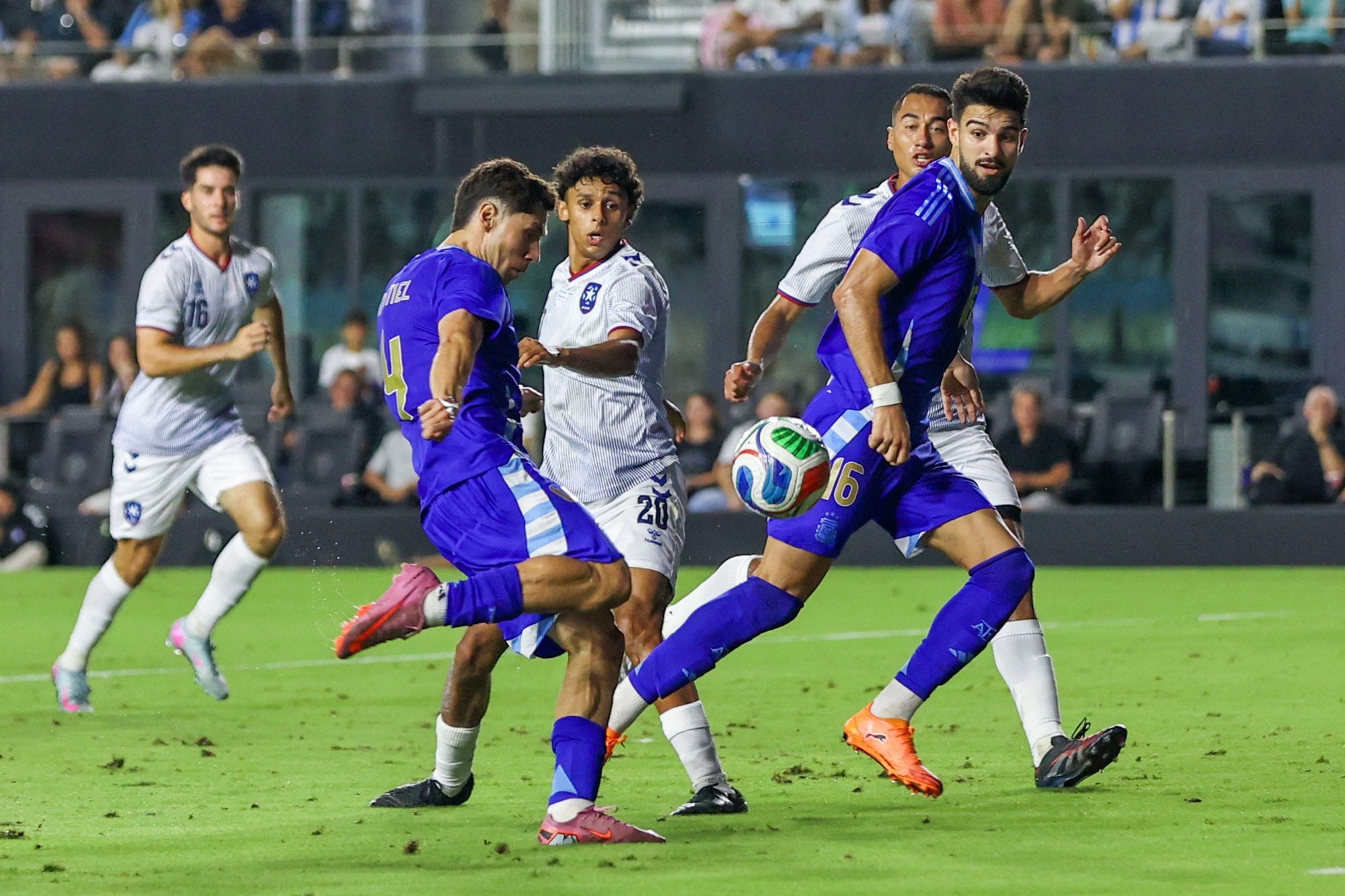 Finalissima cancelada: lo mejor que le puede pasar a la Argentina es venir a la Argentina 9 Gonzalo Montiel y José Manuel López, otro 9 que estuvo en el radar de Scaloni para la selección, jugando ante Puerto Rico