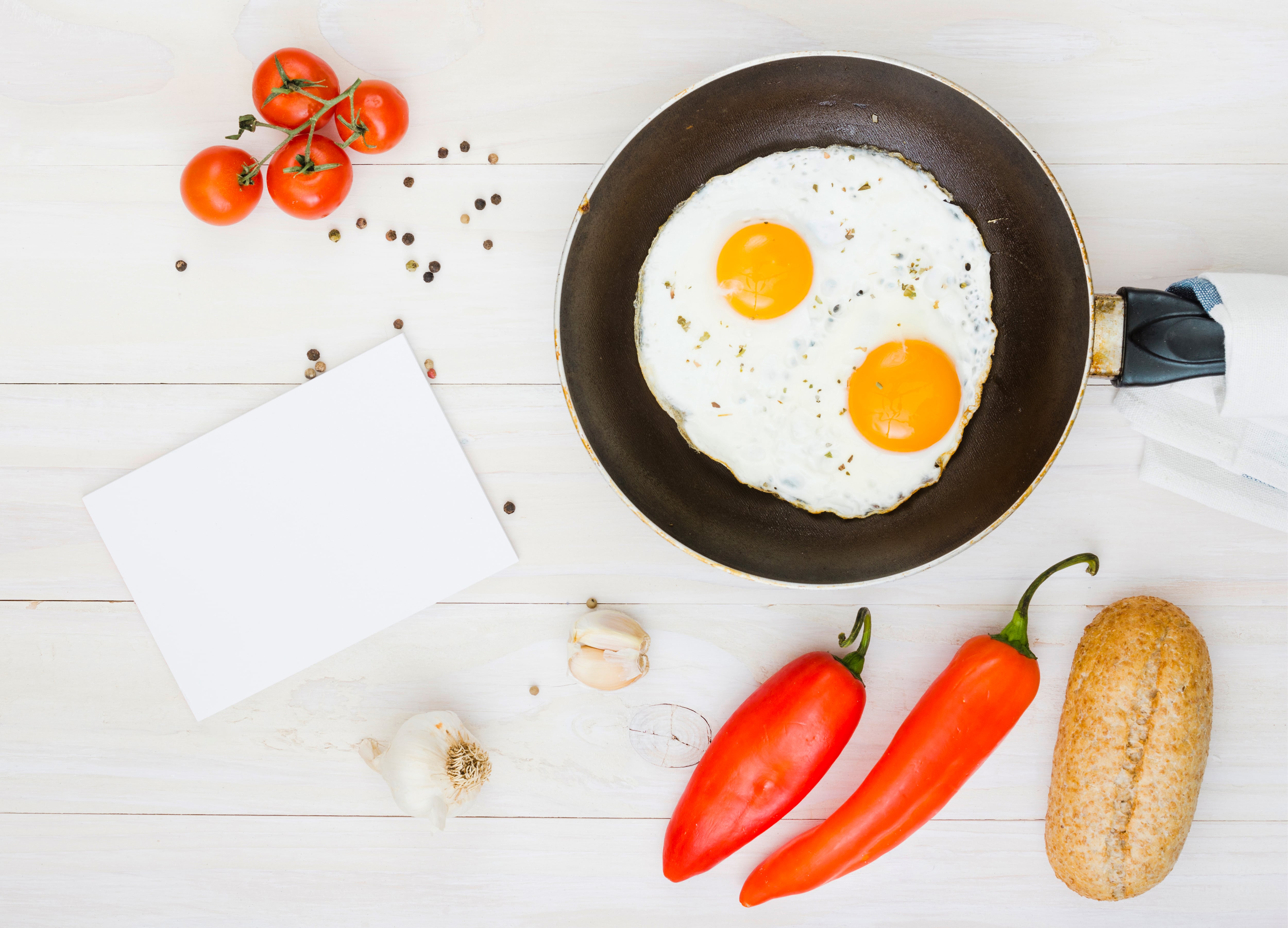 Para qué sirve poner vinagre en la sartén al freír huevos