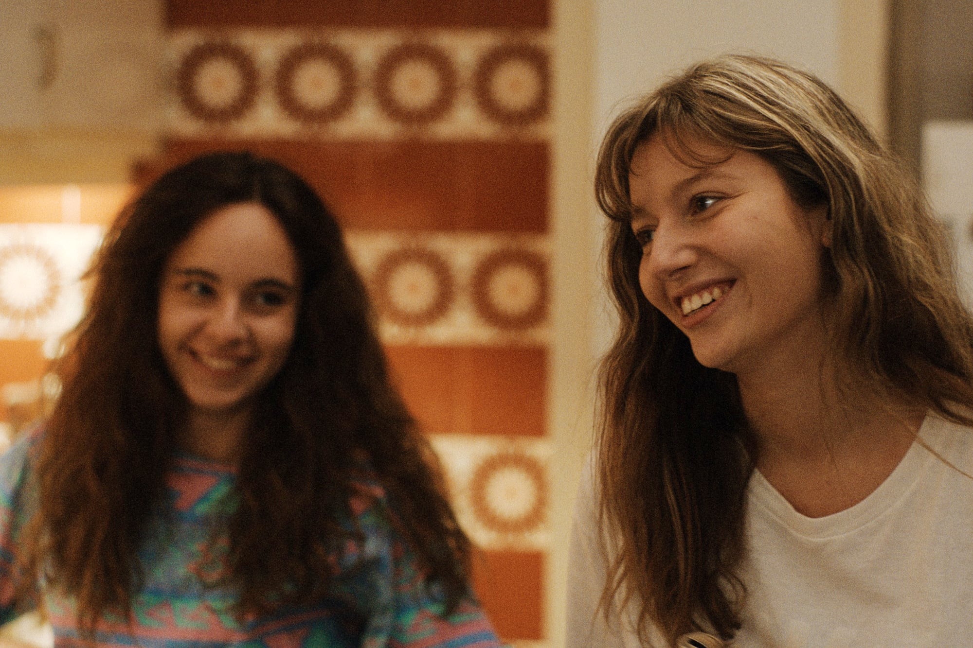 Maite Lanata y Margarita Páez, como Cecilia y Adriana, las hijas de Barreda
