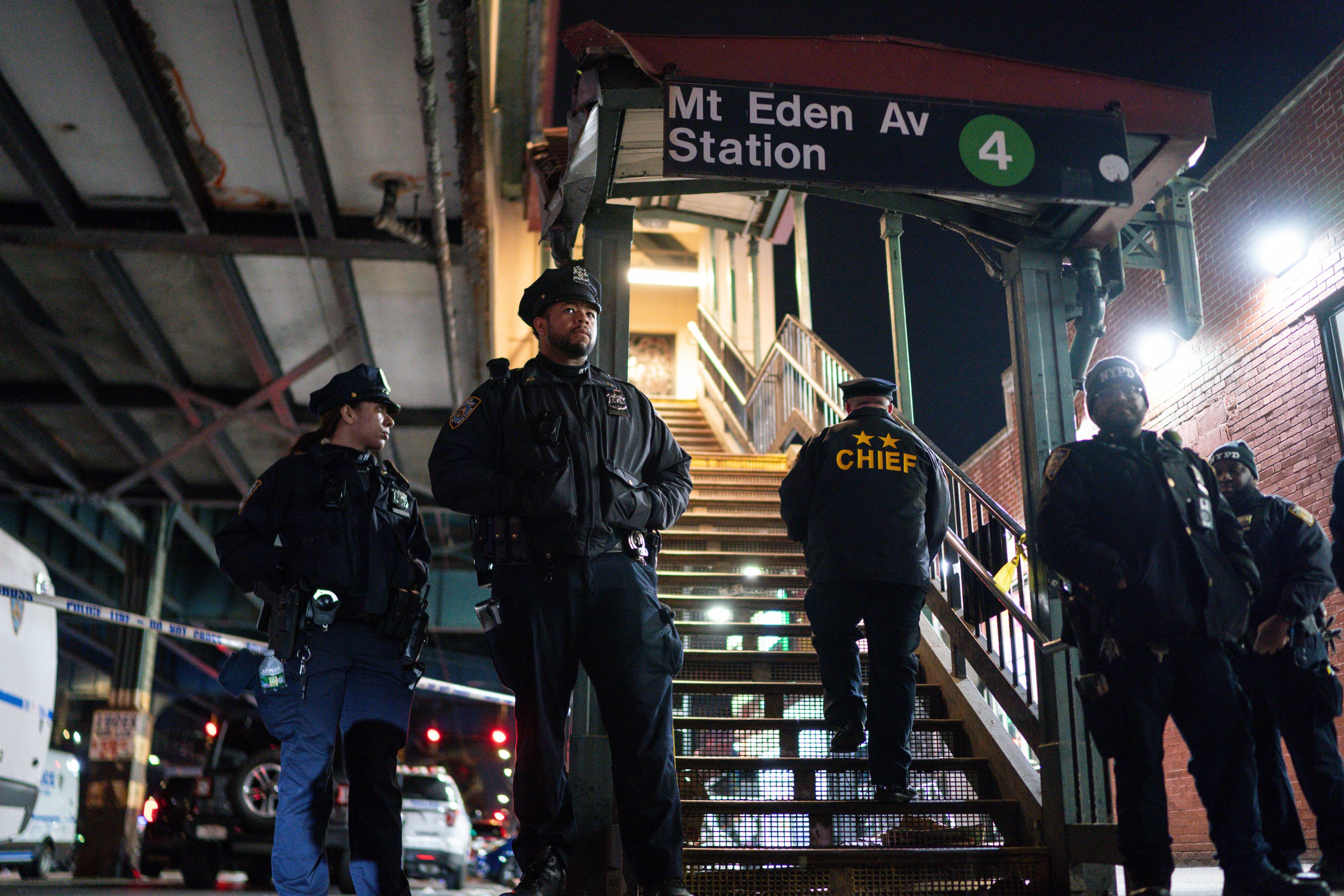 Entre enero y mayo de 2025, Nueva York registró la cifra histórica más baja de tiroteos y homicidios, con 264 y 112 casos respectivamente, mientras retiró más de 22.000 armas ilegales, informó el gobierno local