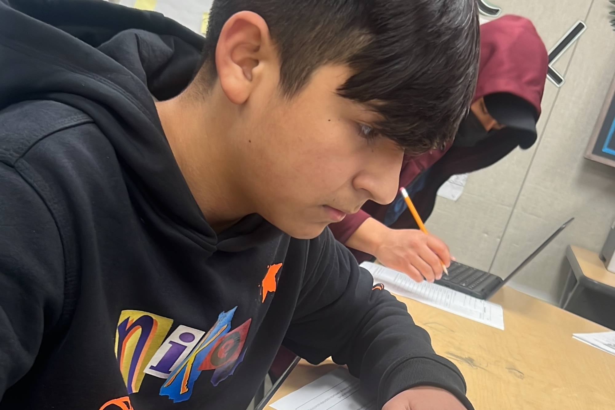 En California: el adolescente latino detenido por el ICE que desató una protesta de maestros