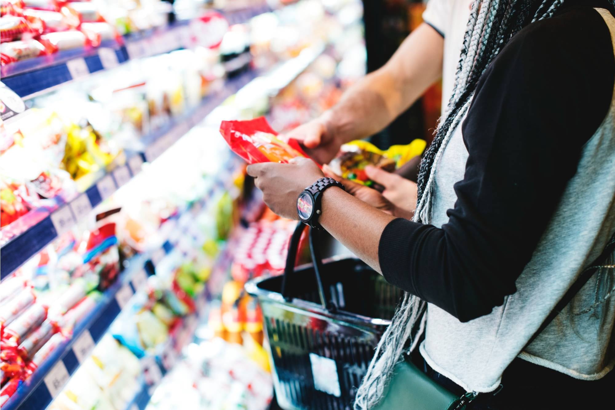 El paquete de leyes también busca estandarizar el etiquetado de caducidad para reducir el desperdicio y facilitar la donación de alimentos