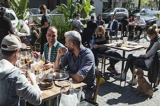 Gastronomía. Patios y veredas con protocolo para comer y beber