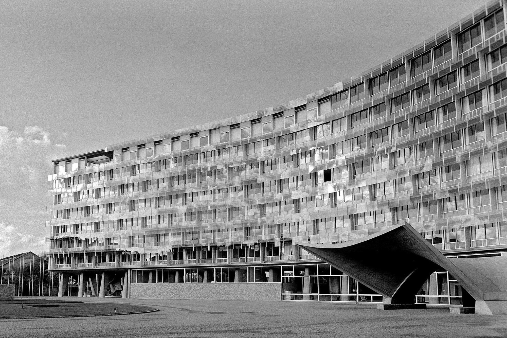 Inaugurada en 1958, la sede de la UNESCO en París es obra del arquitecto Marcel Breuer, uno de los pioneros del brutalismo
