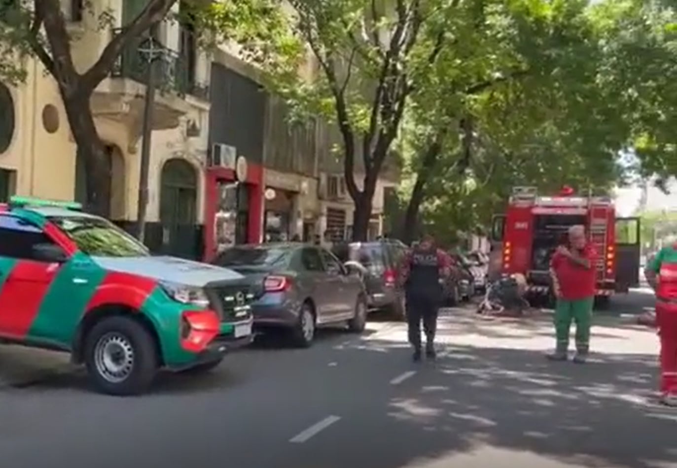 Incendio en un hotel familiar en Caballito: falleció una persona y asistieron a otras cinco