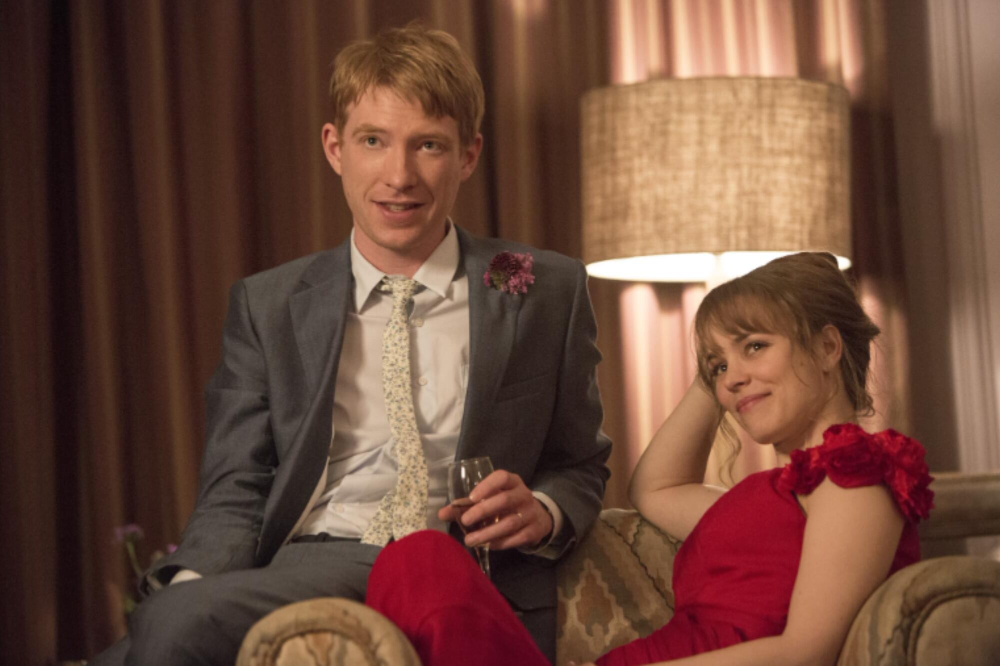 Es una cara conocida de Hollywood y tiene un padre muy famoso, pero gracias a Taylor Swift se volvió una estrella de las redes 9 En 2013, Domhnall Gleeson y Rachel McAdams protagonizaron la película romántica Cuestión de tiempo (Foto: IMDb)