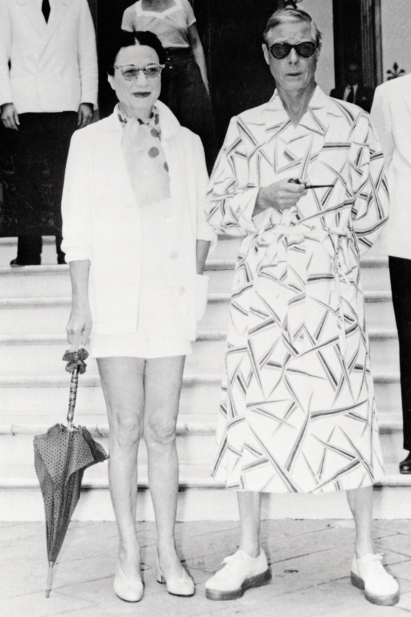 1953, uno de los looks más recordados de los duques: listos para unas vacaciones en la Riviera italiana. El matrimonio llegó a Italia desde Cannes en su propio barco