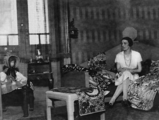 Marga en el instituto de belleza que abrió en El Cairo (Foto en Cautiva en Arabia, de Morató)