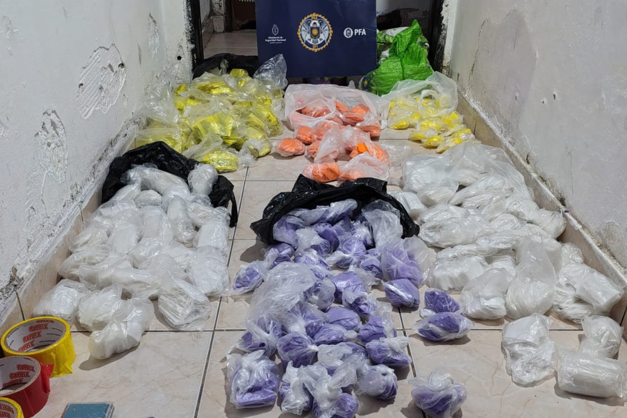 Turnos de 12 horas, un increíble escondite y una millonaria recaudación: secretos narcos del conurbano