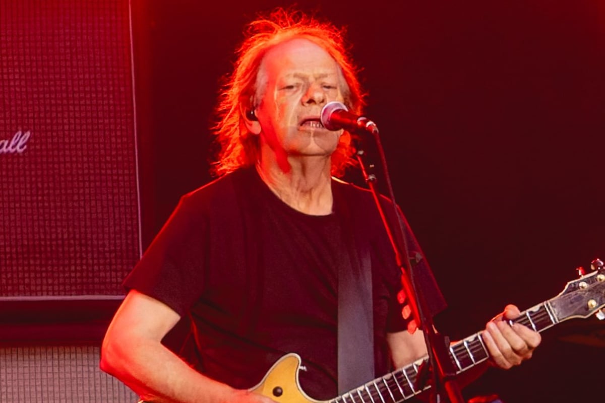 El guitarrista de AC/DC Stevie Young fue hospitalizado en Buenos Aires tras su llegada desde Chile