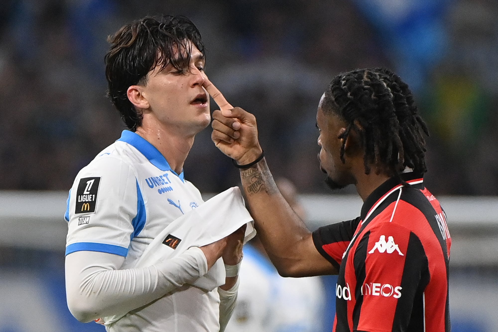 Un marfileño le metió un dedo en la nariz a Balerdi y le picó un penal a Rulli en la Liga francesa