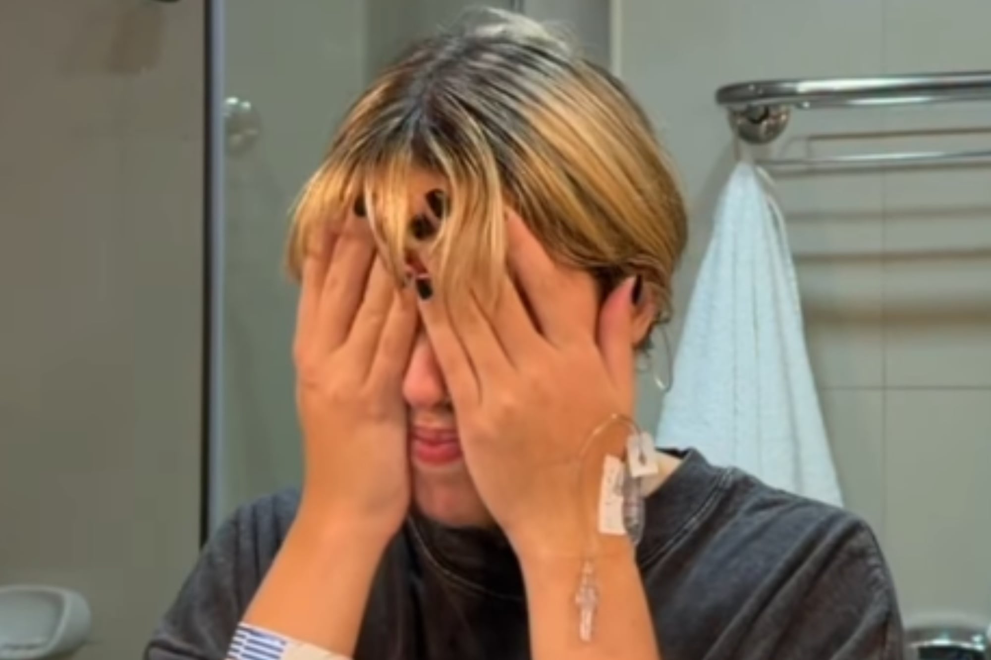 Denisse González se grabó frente al espejo durante su internación y dejó un mensaje esperanzador: “Un día a la vez”