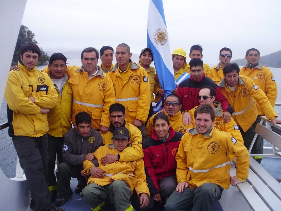 Lorena Ojeda Gómez es guardaparque y brigadista del Parque Nacional Los Alerces y fue directora de Operaciones y Logística del Servicio Nacional de Manejo del Fuego. Su trayectoria evidencia lo que tuvo que atravesar para llegar allí.