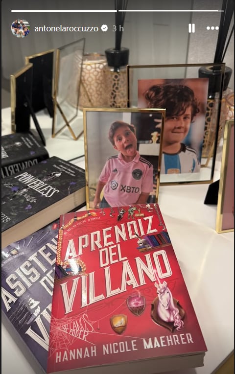 Aprendiz del Villano (Apprentice to the Villain) de Hannah Nicole Maehrer es la segunda entrega de la saga que comenzó con Asistente del Villano (Assistant to the Villain) (Foto: Instagram @antonelaroccuzzo)