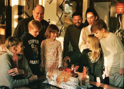 4 de junio. Charlene reaparece muy feliz en familia celebrando el cumpleaños de Aiva Grace, hija de su hermano Sean Wittstock.
