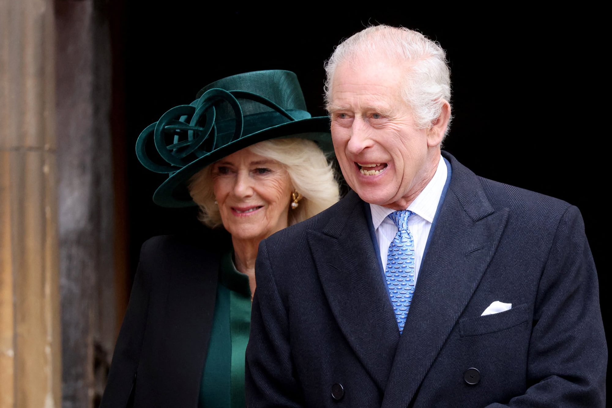 El rey Carlos III y la reina consorte Camilla, en el servicio de Pascua en la Capilla de San Jorge.