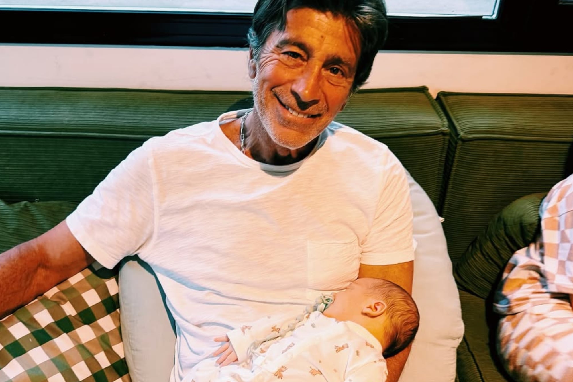 Nicolás Repetto fue a visitar a su nieto Timoteo y enterneció a todos con las fotos familiares