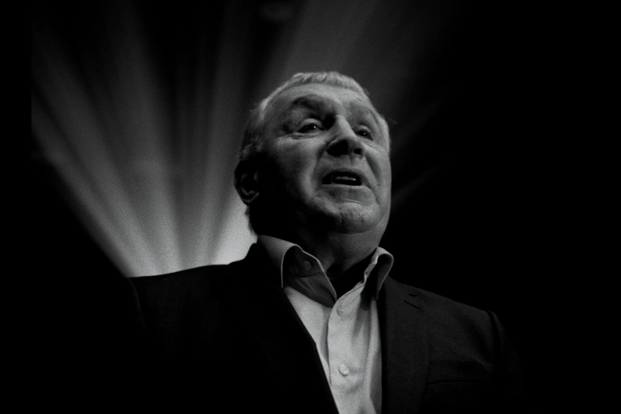 El partido: un “viaje cósmico” a través de la historia de una rivalidad eterna y del recuerdo de “la mano de Dios” 6 El exguardavalla inglés Peter Shilton se sumó con su testimonio al documental