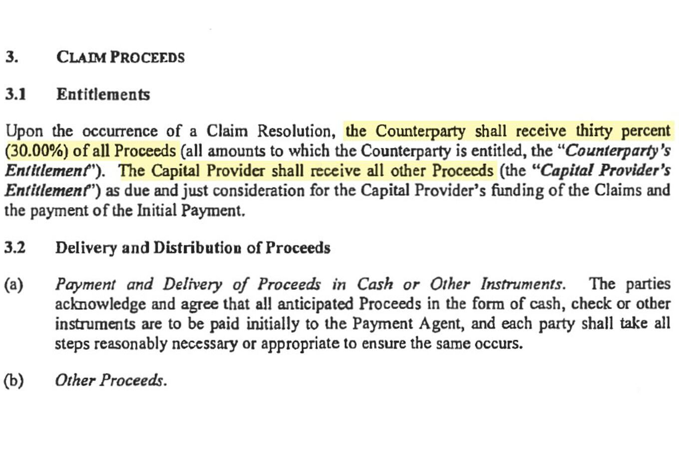 Facsímil del contrato firmado por la Justicia española como gestora de la quiebra de las empresas de los Eskenazi y la subsidiaria de Burford. Allí se detalla que las empresas Petersen recibirán el 30%.