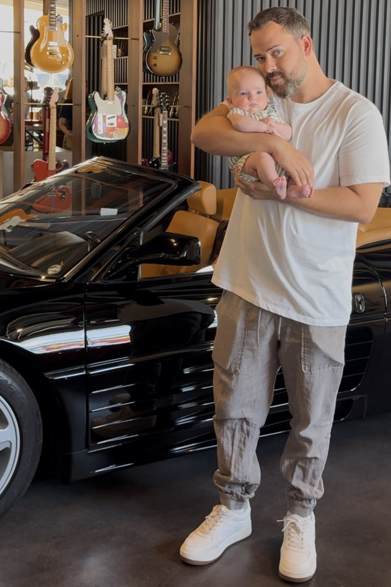 Gianfranco posa con su bebé Luca.