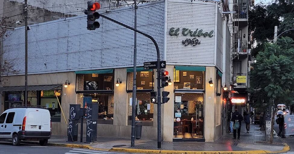 EN esa misma esquina funcionaba una agencia de lotería, de ahí su nombre que remite a la buena suerte