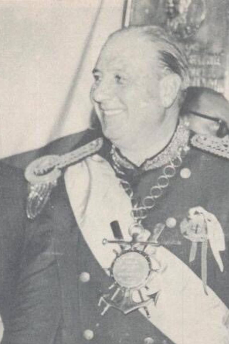 Victoriano Toto Caffarena, presidente de la Segunda República, con su traje de gala; este hombre también fue nombrado el Jugador Número 12 del club Boca Juniors