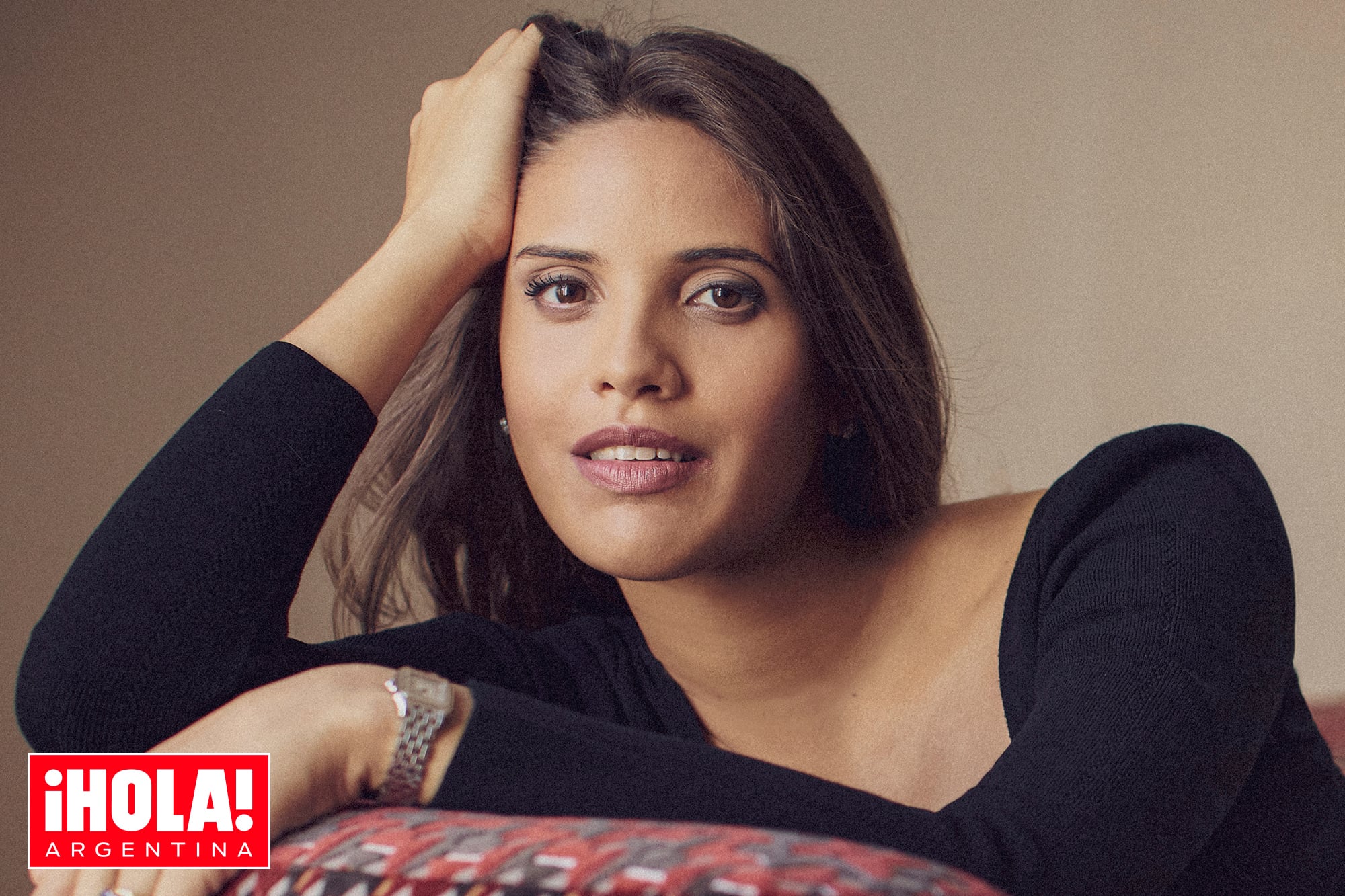 "Se va a llamar Amalia". Es la hija de una famosísima ex modelo, se dedica al protocolo y posa a un mes del nacimiento de su beba