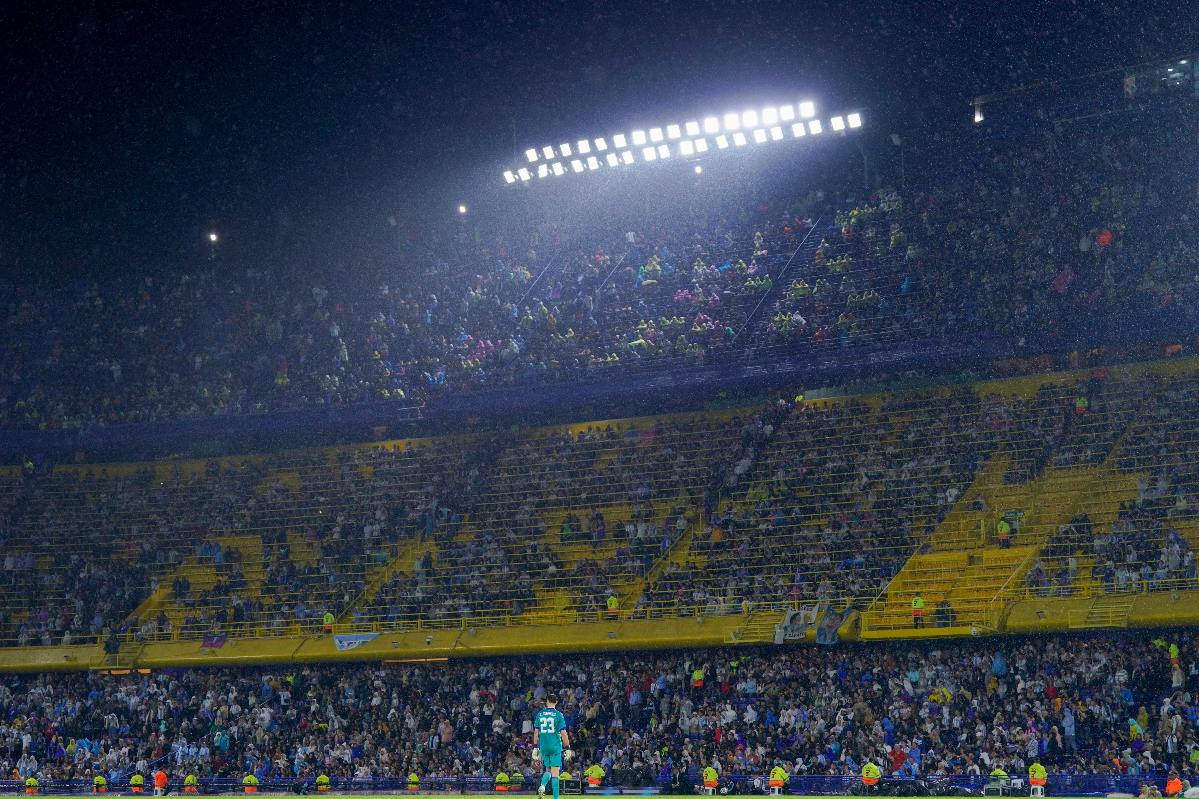 Una postal de la noche: la Bombonera no estuvo completa