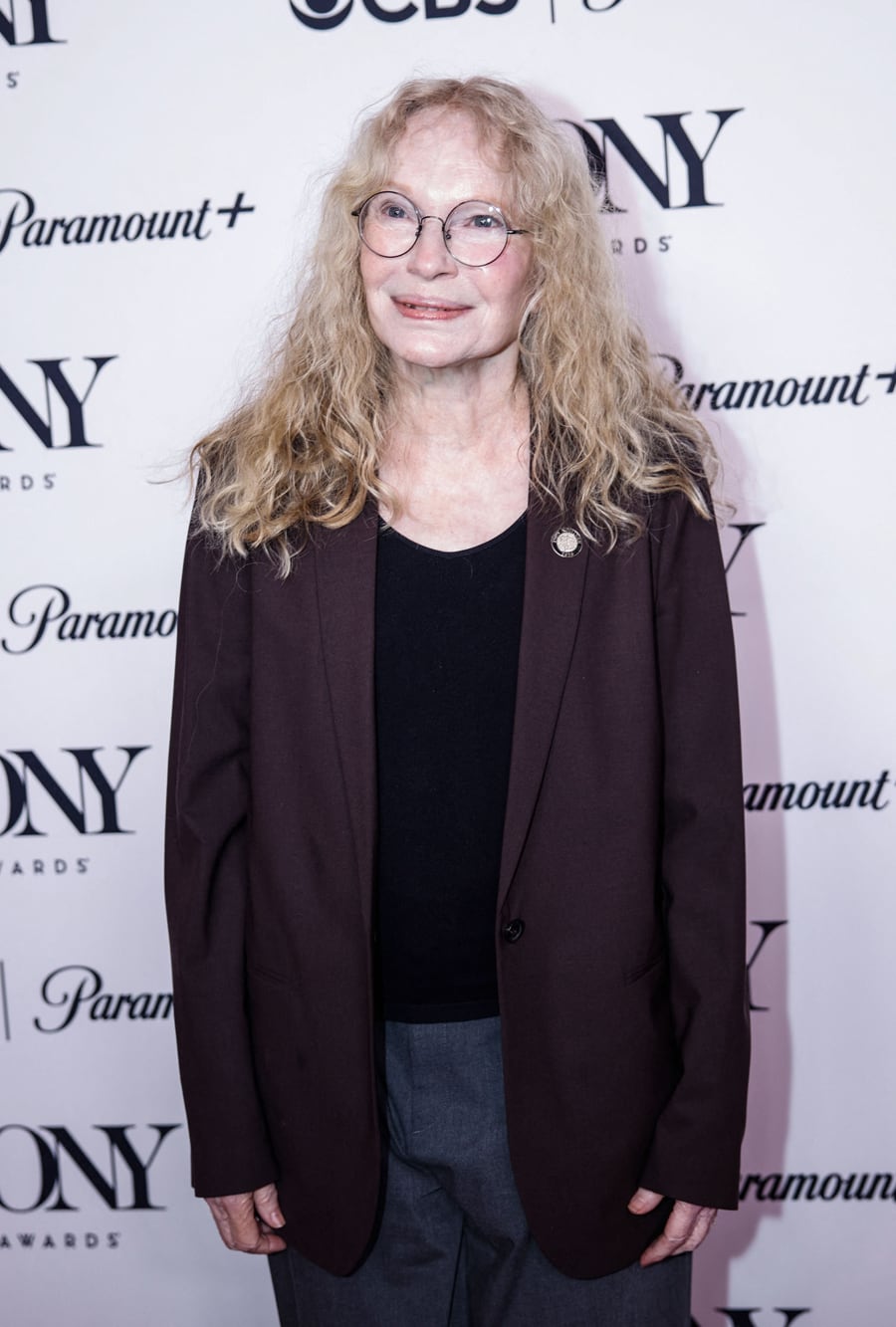 Otra de las estrellas que compiten en la misma categoría, y que también participó de un exclusivo almuerzo organizado para los nominados, es la eterna Mia Farrow, que se luce en la puesta de The Roommate