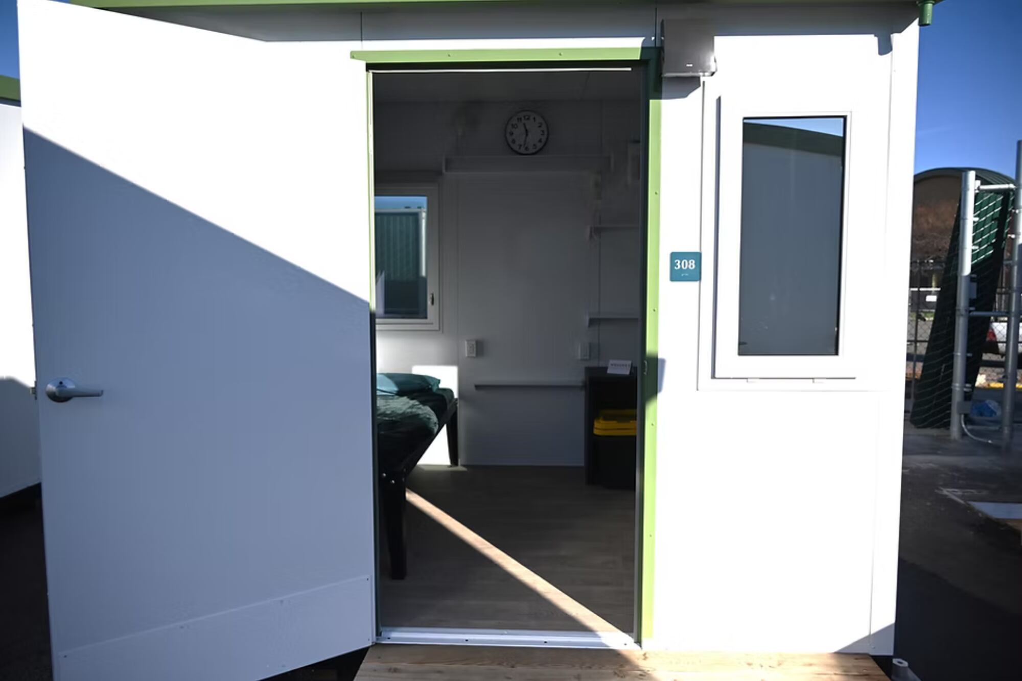 Los residentes deben firmar un acuerdo de convivencia administrado por la organización First Step Communities