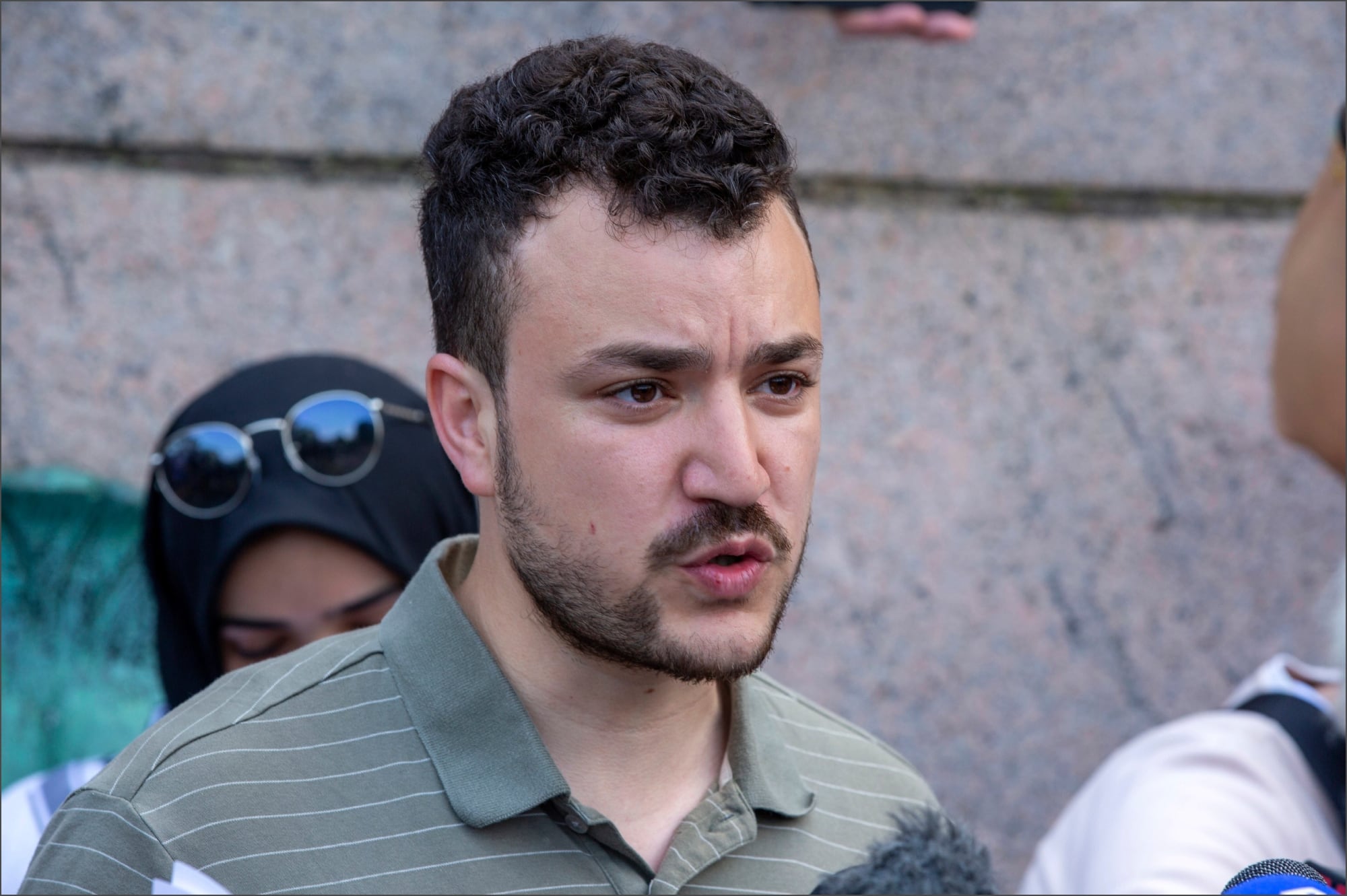 El militante propalestino y residente permanente fue arrestado en marzo de 2025 en el vestíbulo de su residencia universitaria en Manhattan