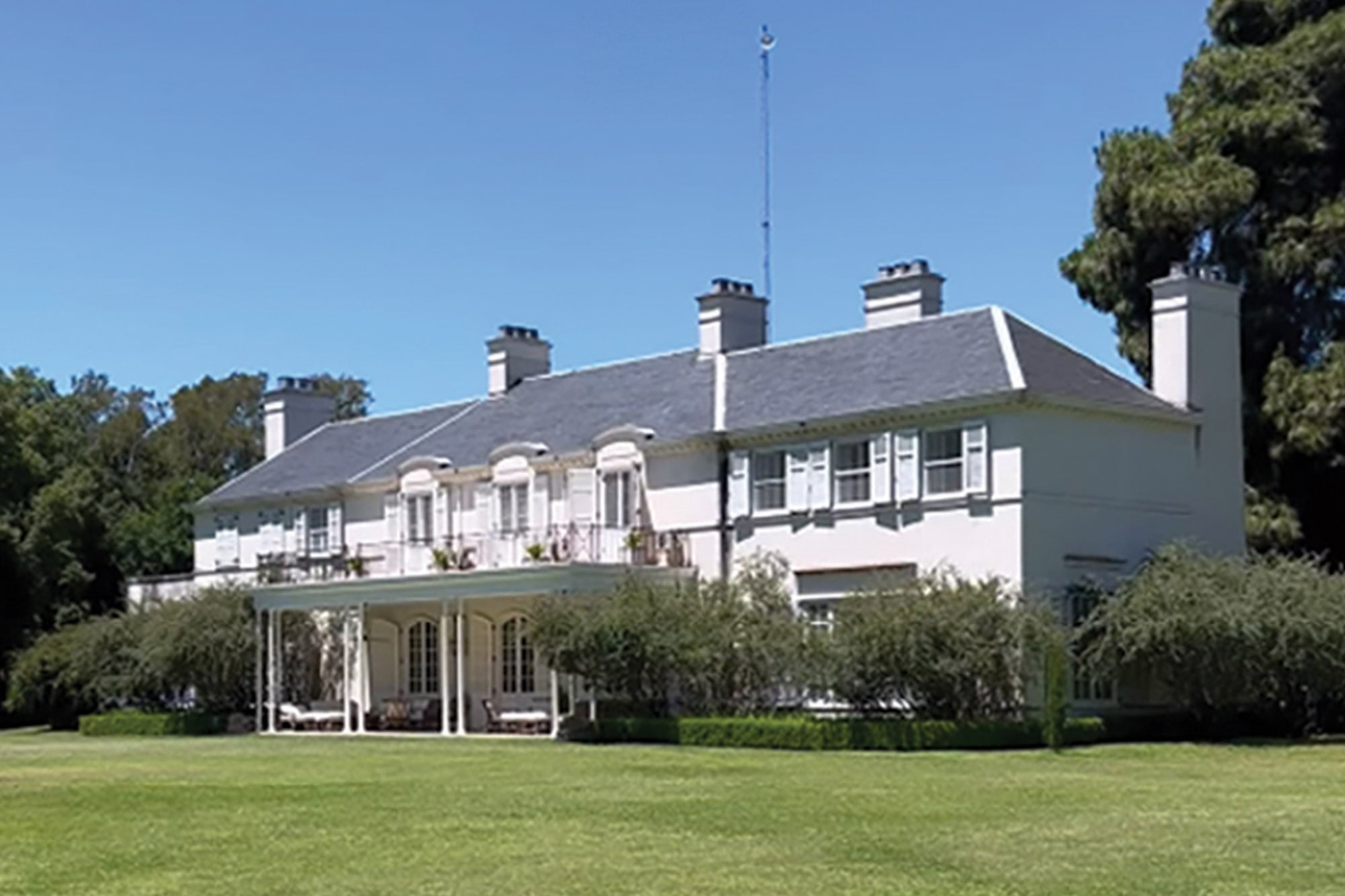 La casa
principal de la estancia
“La Concepción”, donde se
alojó parte de la familia y
donde, al amanecer,
se reunieron a comer torta
quienes se quedaron para el
after party