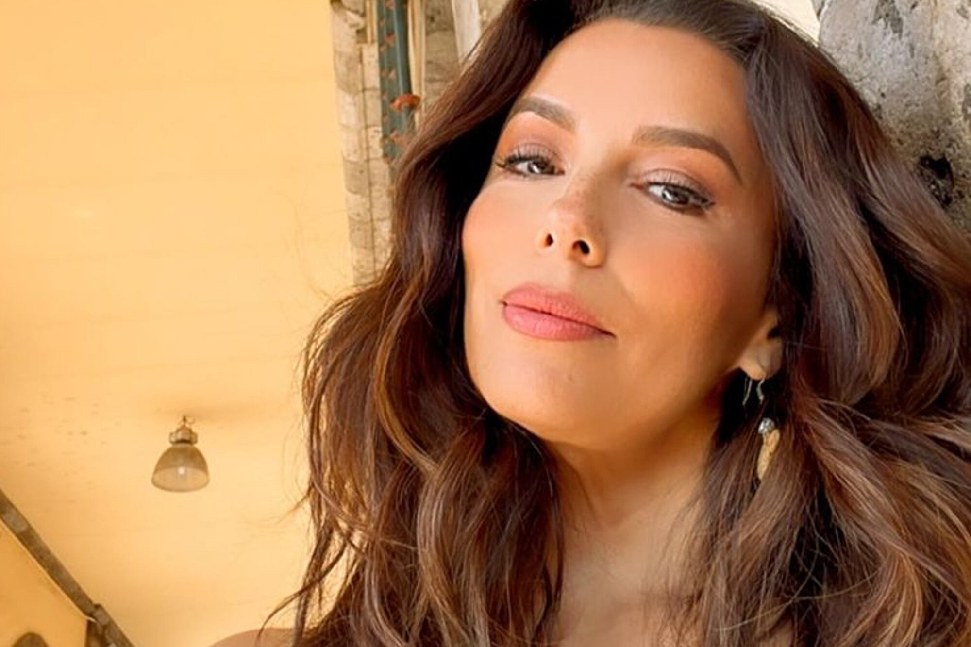 Eva Longoria visita las calles de México y luce encantada en su recorrido