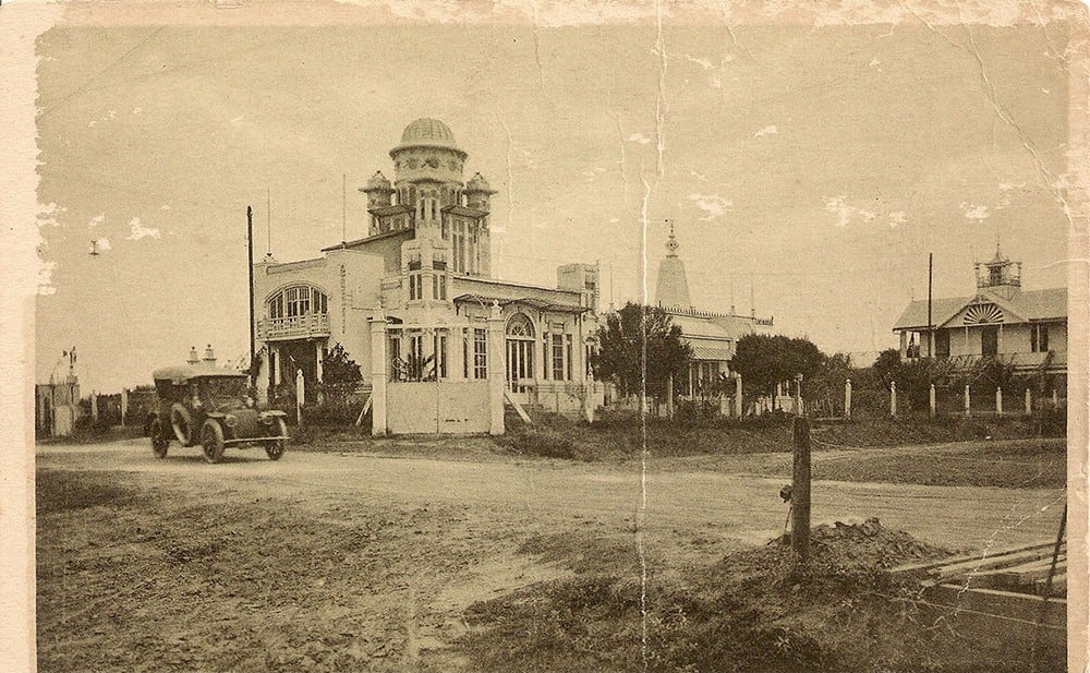Quinta en Libertador e Hipólito Yrigoyen (1920): circuló como una postal de la casa Peuser como “Camino de automóviles entre Vicente López y Olivos”. Colección AHMVL.